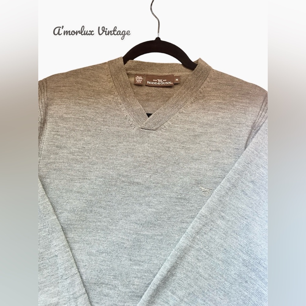 RODD AND GUNN V-Neck Sweater